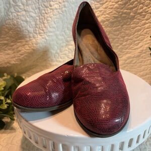 Naturalizer Maroon Textured Flats